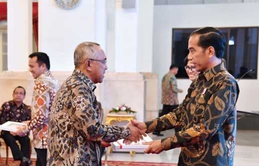 Gubernur Arsyadjuliandi Rachman Terima DIPA Tahun 2017 Rp21,3 Triliun untuk Riau