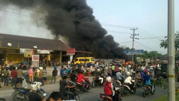 Lima Kios di Jalan SM Amin Panam Hangus Terbakar