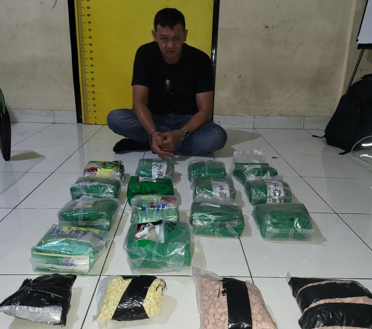 <b> Tim Subdit I Ditresnarkoba Polda Riau Ungkap Peredaran Narkoba, 14 Kg Sabu dan 6.800 Butir Pil Ekstasi Disita</b>