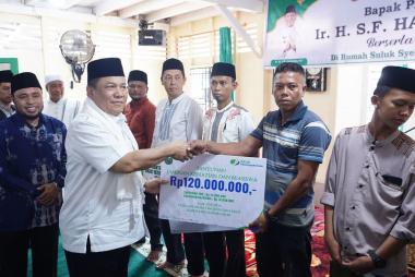 bmomen-hangat-safari-ramadan-pemprov-riau-di-rokan-hilir-plt-gubernur-sf-hariyanto-serahkan-bantuan