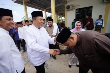 bkehadirannya-disambut-antusias-plt-gubernur-riau-sf-hariyanto-safari-ramadan-di-muarabasung