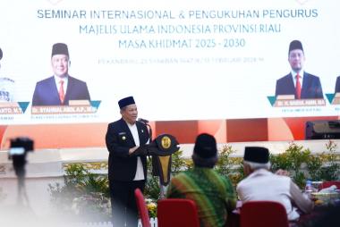 bharapan-plt-gubernur-sf-hariyanto-saat-hadiri-pengukuhan-pengurus-mui-riaub