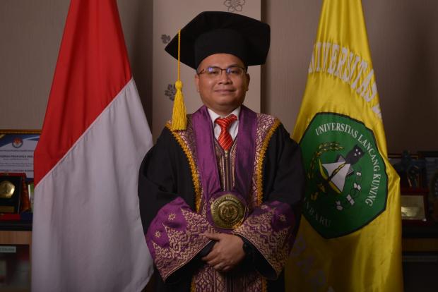 Pengukuhan Rektor Unilak Prof Dr Junaidi sebagai Guru Besar Bidang Kajian Budaya Kental dengan Prosesi Adat Melayu