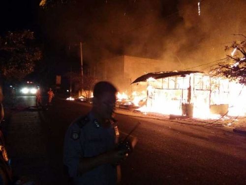 Kebakaran di Labuhbaru Barat Dini Hari Tadi, 4 Rumah dan 2 Warung Ludes