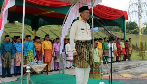 Sejumlah Pelajar Pingsan saat Upacara HUT ke-59 Provinsi Riau di Pelalawan