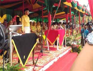 Wali Kota Dumai Zulkifli As Dipercaya Jadi Komandan Upacara HUT ke-59 Provinsi Riau di Kantor Gubernur