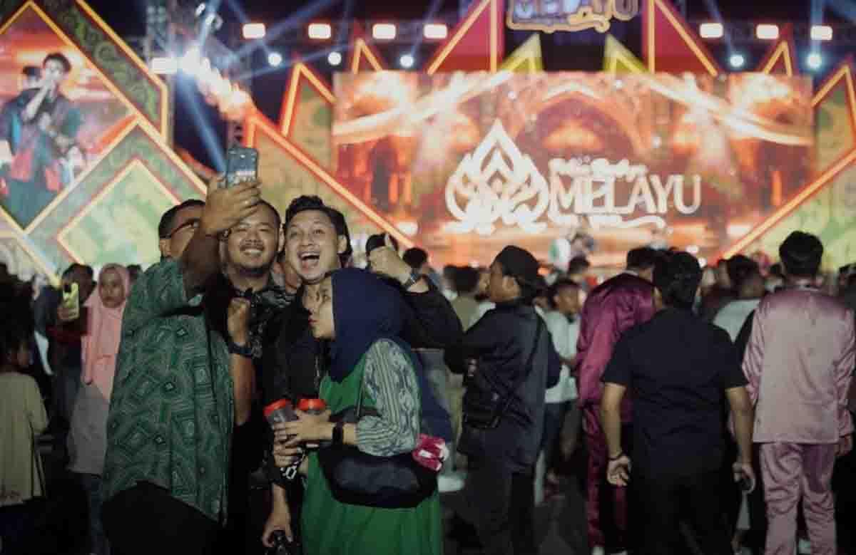 <b>Iyeth Bustami Apresiasi Gubernur Riau Atas Suksesnya Pekan Budaya Melayu Serumpun</b>