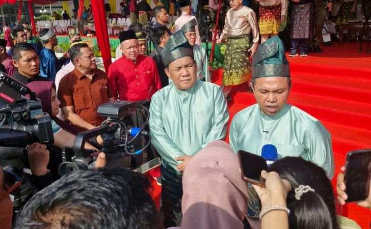 <b>Pimpin Upacara Peringatan HUT Ke-68 Riau, Abdul Wahid Ajak Bersatu dan Jaga Marwah</b>