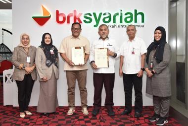 bbrk-syariah-populerkan-layanan-imobile-bankingi-ke-dunia-pendidikanb