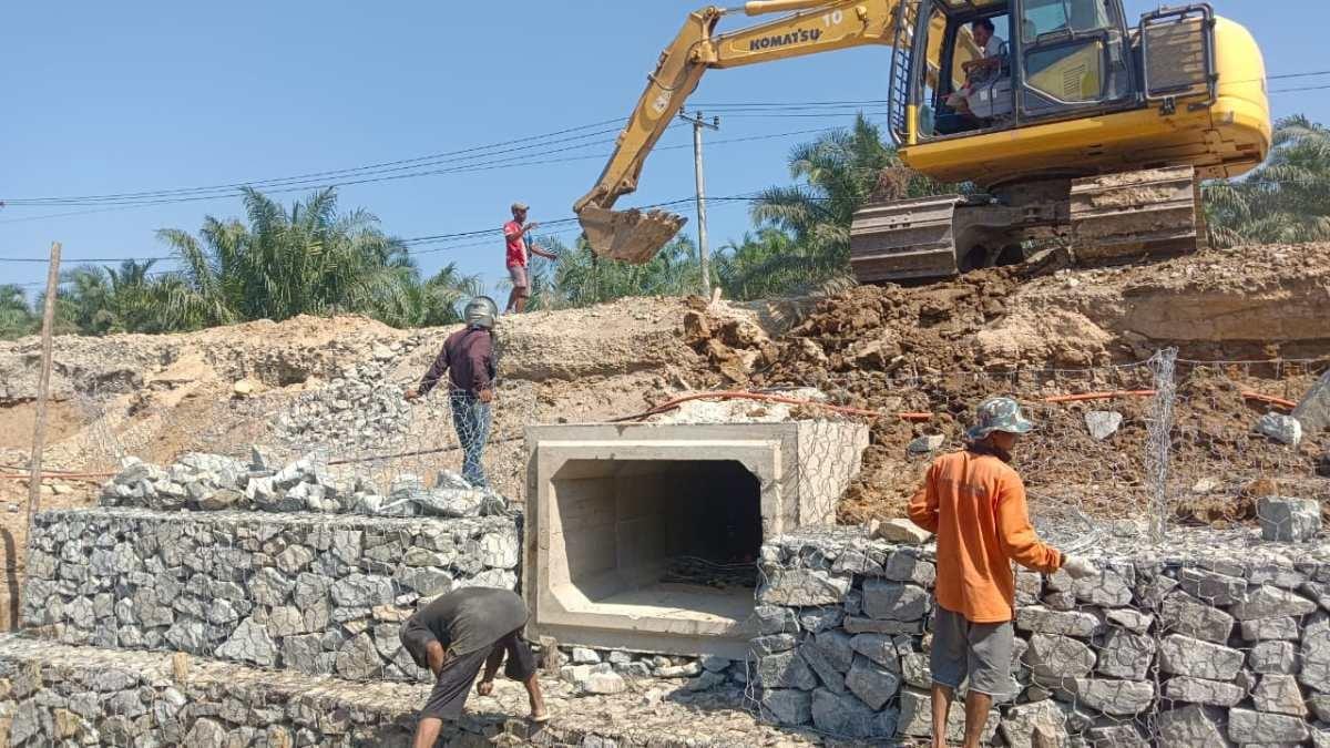 <b>Pemprov Riau Percepat Perbaikan Infrastruktur Jalan di Kampar</b>