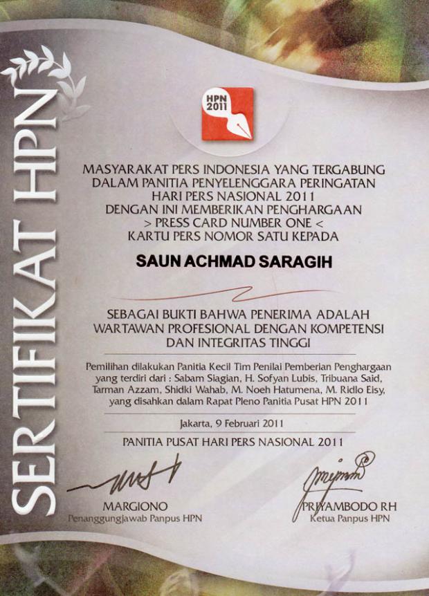 Pemred <i>potretnews.com</i> Saun Achmad Saragih Terima Anugerah <i>Press Card Number One 2011</i>