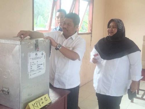 Cabup Amril Mukminin Unggul di Sejumlah TPS Kabupaten Bengkalis