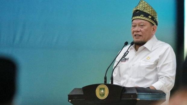 Ketua DPD RI LaNyalla Mattalitti Dinobatkan sebagai Kerabat Sultan Pelalawan