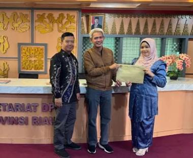 bberkas-berita-acara-penetapan-gubernurwakil-gubernur-terpilih-telah-diserahkan-ke-dprd-riaub
