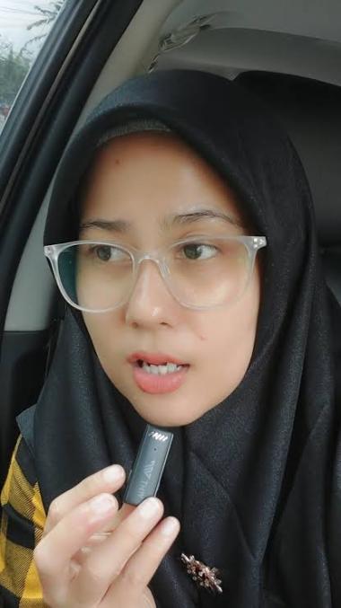 bprofil-nella-lucky-ustazah-yang-terkenal-dengan-slogan-sampai-pahamb