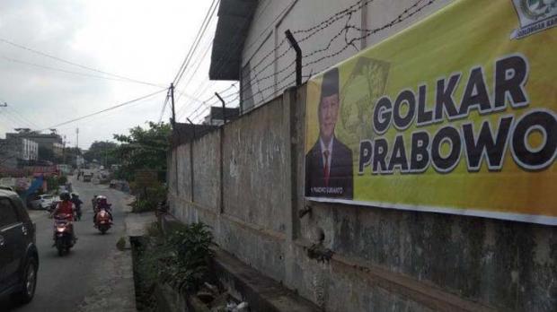 Spanduk ”Golkar Prabowo” Bertebaran di Pekanbaru, Pemasangnya Misterius