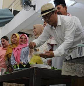 Pemotongan Tumpeng Warnai Peringatan HPN 9 Februari 2024 di Kantor PWI Riau