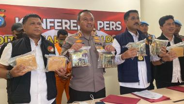 bseorang-kurir-narkoba-diringkus-aparat-ditresnarkoba-polda-riau-bb-paket-sabu-seberat-1432-kg