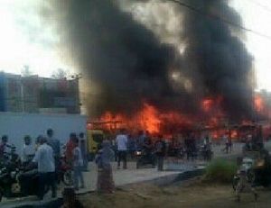 Kebakaran Besar di Sorek, Belasan Ruko Semipermanen Ludes