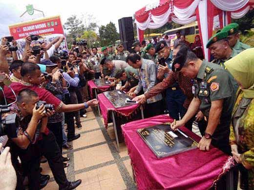 Dari Rokan Hulu, Irjen Mabes TNI Letjen H Satyo Sularso Awali Pencanangan TNI KB-Kes Nasional Tahun 2017