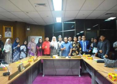 wakil-ketua-dprd-riau-dan-komisi-v-rapat-dengar-pendapat-bersama-pgsh-dan-forum-guru-pppk