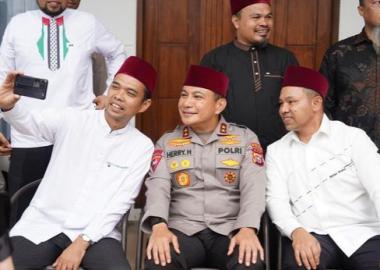 bpererat-tali-silaturahmi-kapolda-riau-temui-sejumlah-tokoh-masyarakat-adat-dan-agamab