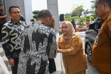 bbupati-bengkalis-sampaikan-harapan-dan-doa-terbaik-untuk-brk-syariah-di-usia-ke60b