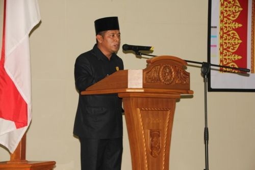 Kepala Dinas Harus Melayani Masyarakat, Bukan Terus-menerus ”Konsultasi” ke Jakarta