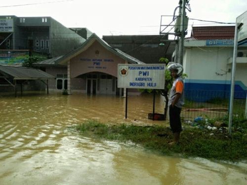 Kantor PWI dan Ratusan Rumah Nyaris Tenggelam oleh Banjir di Inhu