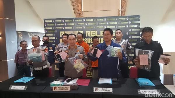 <b>Dua Warga Pekanbaru Riau tidak Pakai <i>Seatbelt</i> Kena Tilang di Palembang Sumsel, Ternyata Bawa 2 Kg Sabu dan 2.472 Ekstasi </b>