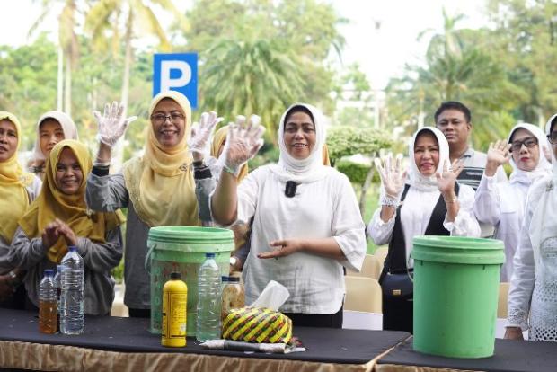 Misnarni Syamsuar Ikuti Kegiatan Kompos Satu Negeri Bersama Iriana Jokowi