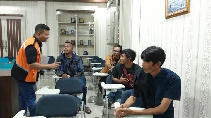 <b>6 Warga Jabar Kabur dari Pekerjaan di Pengolahan Kayu Akasia di Riau; Pelarian Penuh Derita Selama 3 Hari 3 Malam Lewati Kanal-Kanal di Hutan</b>