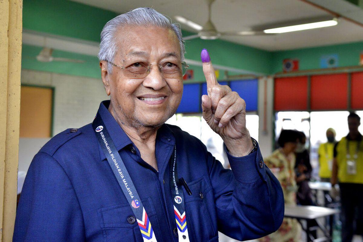 <b>Mantan PM Malaysia Mahathir Mohamad Genap Berusia 100 Tahun, Masih Bugar dan Pikiran Tajam</b>