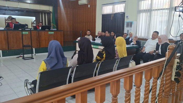 <b>Terungkap di Sidang, Istri Ajudan Eks Pj Wali Kota Pekanbaru Mengaku Beli Tas Mewah Seharga Rp9 Juta dari Jual 2 Ekor Kambing</b>