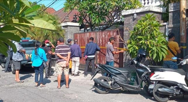 <b>Seorang Mantan Bupati di Bali Bersama Istri Ditemukan Tewas di Rumahnya, Polisi Temukan Ada Cairan Mencurigakan</b>