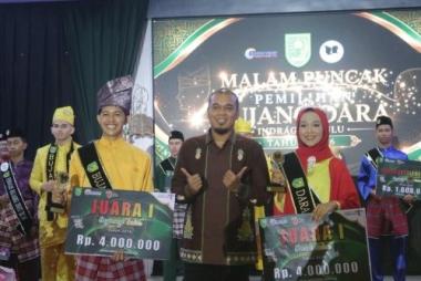 baidil-mulya-dan-ristia-faradinas-sandang-gelar-bujang-dara-indragiri-hulu-2026b