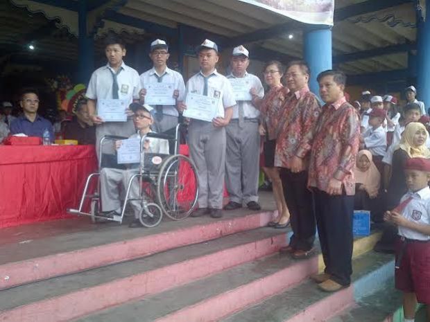 Jadi Bintang di HUT Perguruan Wahidin, Jhon Sen Potret Nyata Penyandang Disabilitas yang Gigih Sekolah