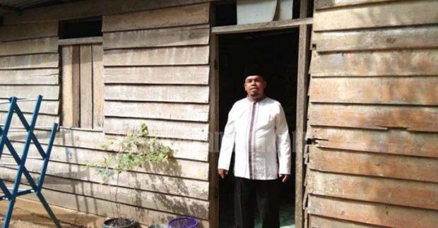 Rusli, Anggota DPRD Rohul yang Saat Kampanye Cuma Bermodal Rp8,5 Juta; Tinggal di Rumah Reyot dan Miliki 7 Anak