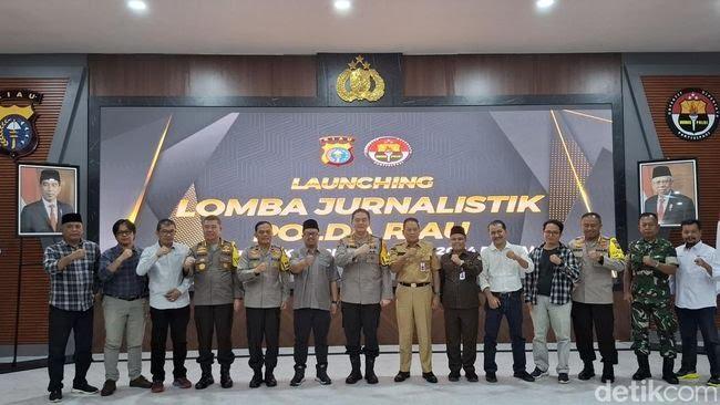 <b>Kapolda Riau <i>Launching</i> Lomba Jurnalistik Bertema Sukseskan Pilkada Damai 2024 di Riau</b>