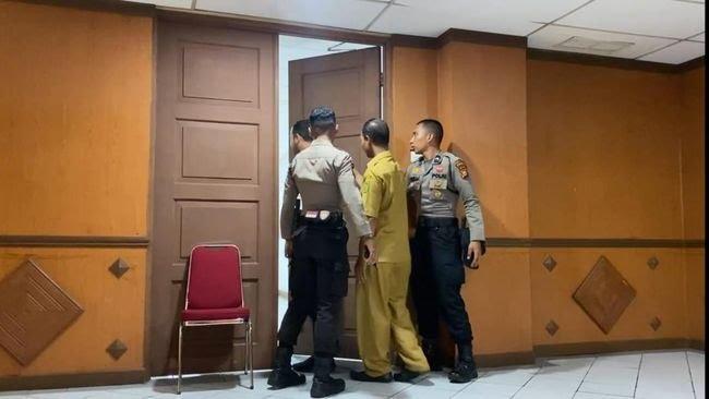 <b>Pengembangan Kasus Dugaan SPPD Fiktif, Penyidik Polda Riau Geledah Kantor DPRD Riau dan Sekretariat Dewan</b>