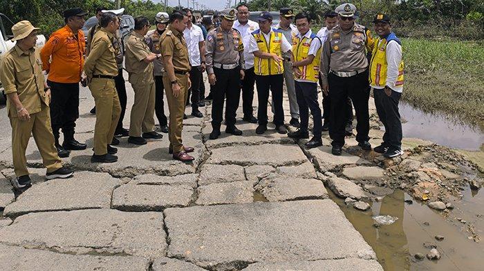 <b>Jalintim Pelalawan Rusak Parah Akibat Banjir, Perbaikan Telan Anggaran Rp 1 Triliun Lebih</b>