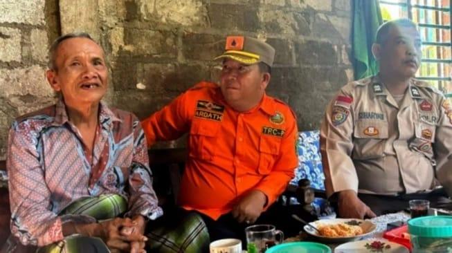 <b>Kakek-kakek Ngaku Dibawa Bidadari, Ditemukan setelah Hilang di Kebun Karet Riau</b>