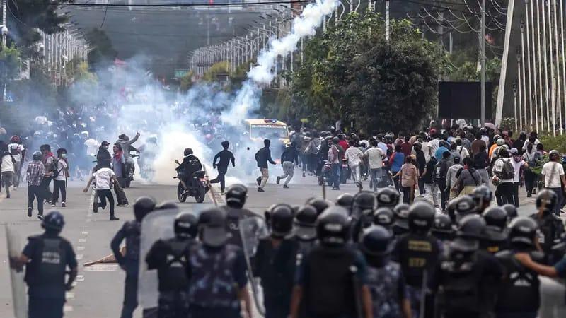<b>Nepal Memanas Buntut Demo Ricuh Tolak Larangan Medsos dan Korupsi, PM Oli Mundur hingga Rumah Presiden Dibakar</b>