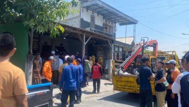 bpria-berbobot-250-kg-di-gresik-meninggal-dunia-pemakaman-berlangsung-5-jam-jenazahnya-dievakuasi