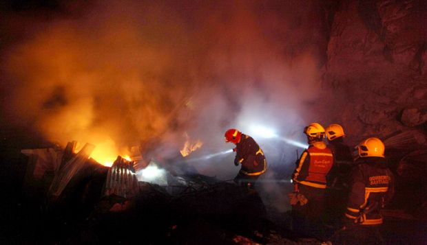Kebakaran Landa Permukiman di Jalan Melati Panam Pekanbaru, 5 Petak Rumah Rata dengan Tanah, Seorang Alami Luka Bakar