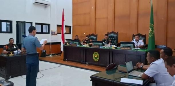<b>Sidang Lanjutan Perkara Pembunuhan Casis TNI AL, Terdakwa Serda Adan Aryan Marsal Sampaikan Klemensi Bertaubat dengan Suara Gemetar Menahan Tangis</b>