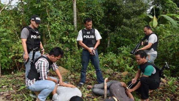 Polisi Tangkap Terduga Pembunuh Istri Bos Toko Keramik Tuahkarya Pekanbaru di Hutan Sumatera Barat
