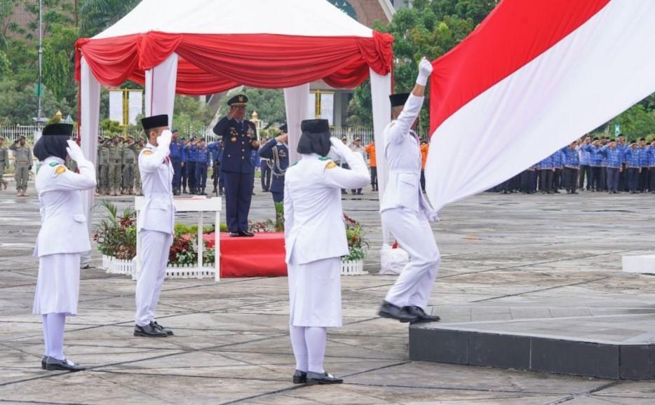 <b>Danlanud Roesmin Nurjadin Pekanbaru Jadi Irup Hari Pahlawan 2024 di Halaman Kantor Gubernur Riau</b>