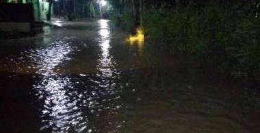 bkota-pekanbaru-diguyur-hujan-lebat-semalaman-banjir-terjadi-di-sejumlah-titikb