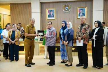 bsukses-tekan-istuntingi-pemprov-riau-dapat-apresiasi-dari-dpr-rib